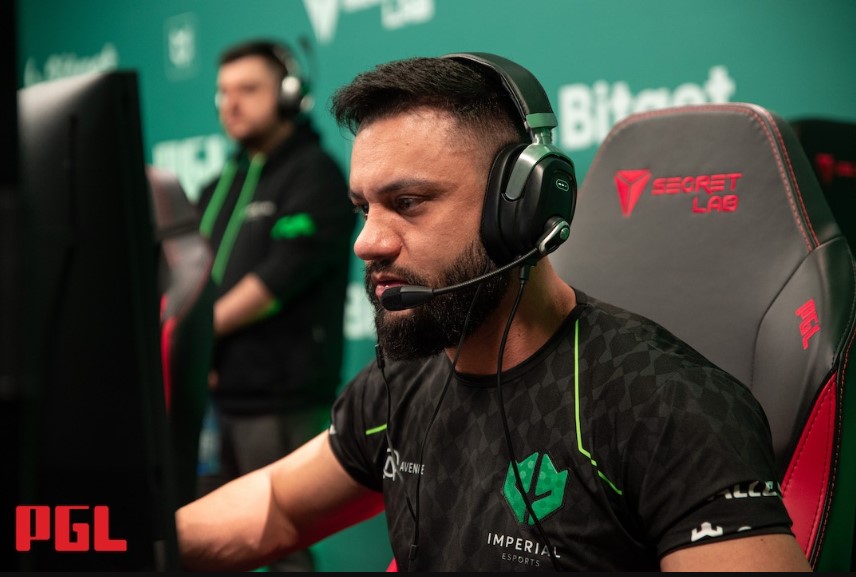 战队施加更大的压力并提出一些要求,不然的话……他们在furia的合收入